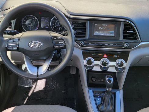 Used 2019 Hyundai Elantra SE image 22