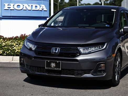 Used 2026 Honda Odyssey Touring image 2