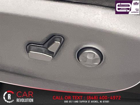 Used 2023 Chrysler Pacifica Touring-L FWD image 14
