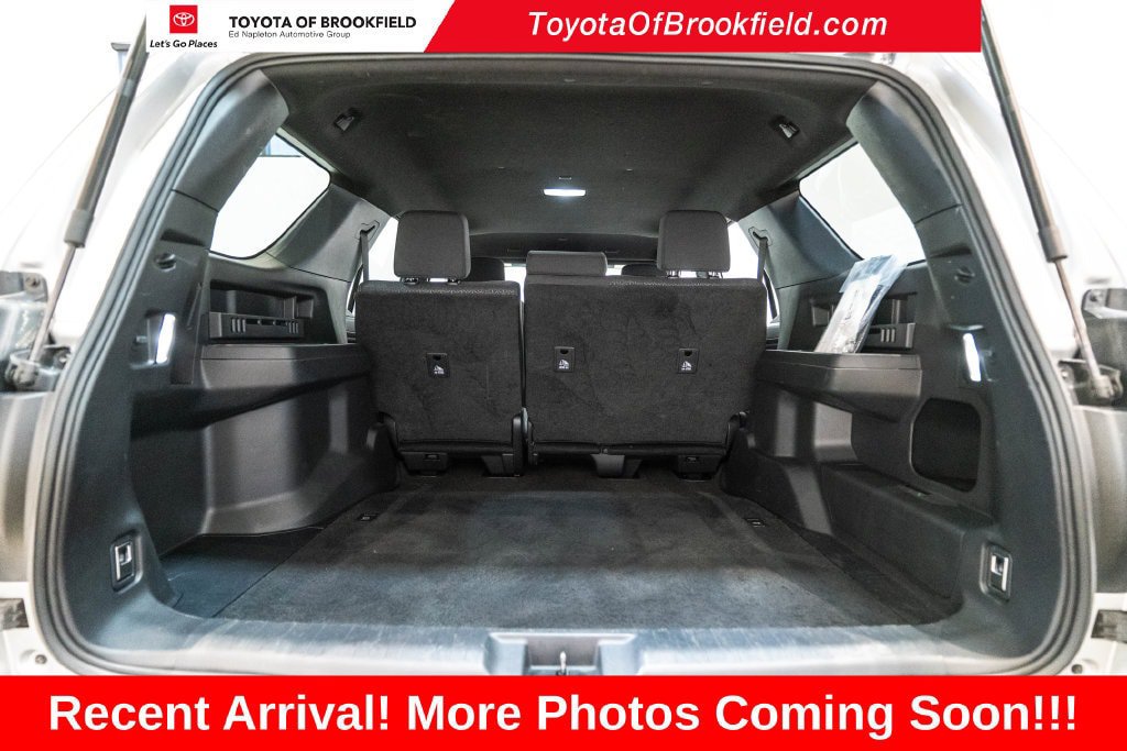 Used 2025 Toyota 4Runner SR5 AWD/4WD image 31
