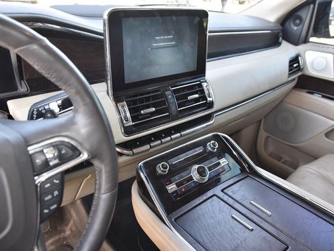 Used 2018 Lincoln Navigator L Reserve w/ Technology Package image 10