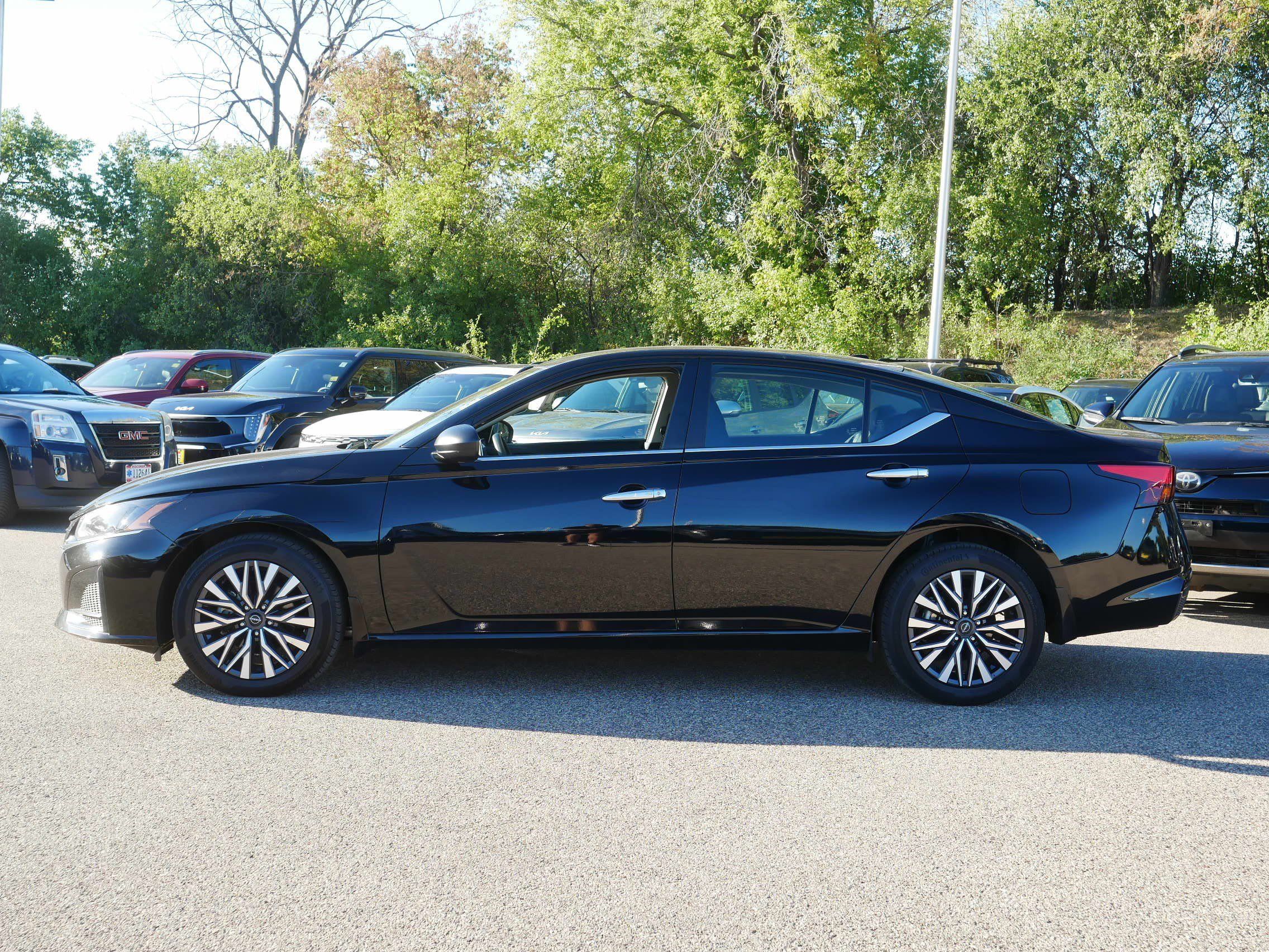 Certified 2024 Nissan Altima 2.5 SV AWD/4WD image 4
