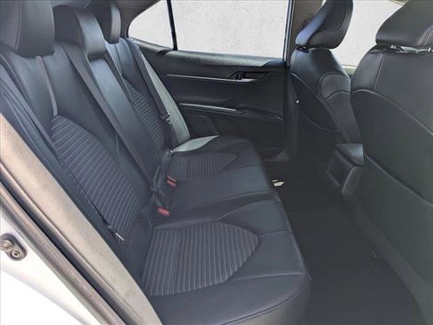 Used 2020 Toyota Camry SE w/ Convenience Package FWD image 18