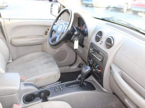 Used 2006 Jeep Liberty Sport image 12