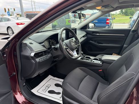 Used 2023 Nissan Altima 2.5 SV w/ SV Premium Package FWD image 10