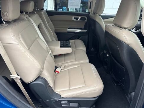 Used 2020 Ford Explorer XLT w/ Equipment Group 202A AWD/4WD image 9