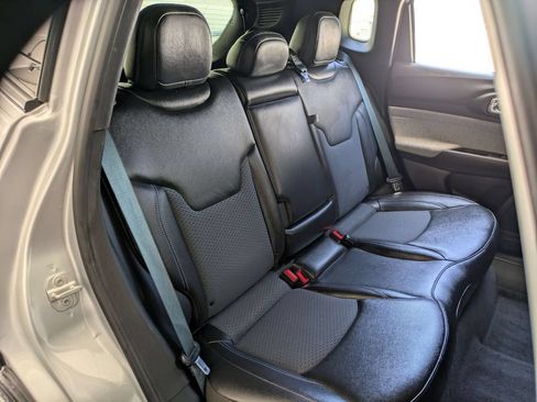 Used 2025 Jeep Compass Latitude w/ Sun & Sound Group AWD/4WD image 27