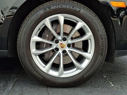 Certified 2026 Porsche Macan AWD/4WD image 12