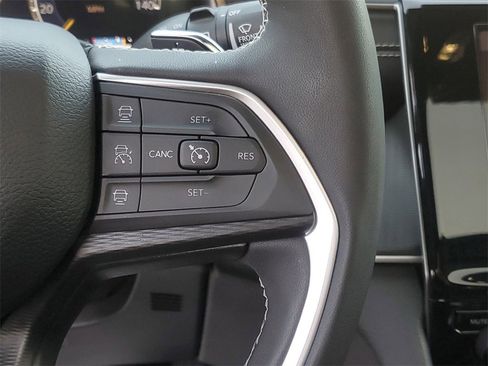 Used 2024 Jeep Grand Cherokee Altitude image 18