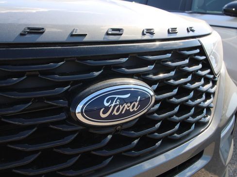 Used 2024 Ford Explorer ST-Line w/ Class IV Trailer Tow Package AWD/4WD image 12