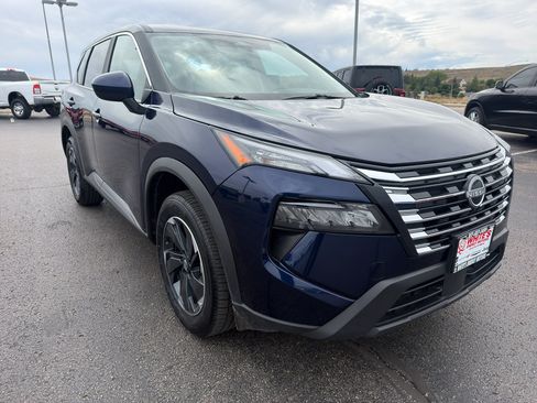 Used 2025 Nissan Rogue SV AWD/4WD image 3