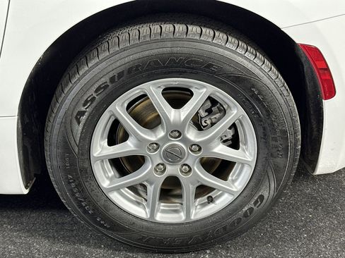 Used 2023 Chrysler Voyager LX FWD image 10