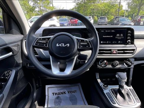Used 2025 Kia Seltos LX AWD/4WD image 5