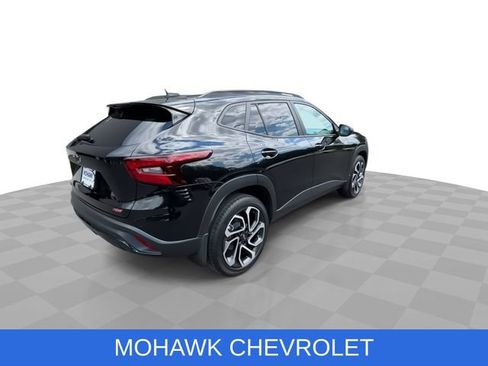Used 2025 Chevrolet Trax RS w/ Sunroof Package FWD image 8
