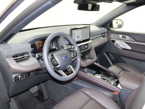 New 2026 Ford Explorer Platinum image 22