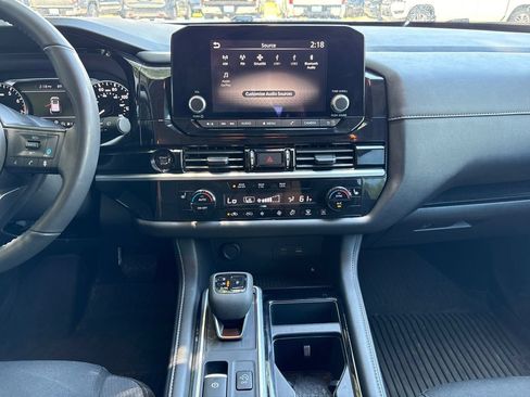 Used 2025 Nissan Pathfinder SV w/ SV Premium Package FWD image 19