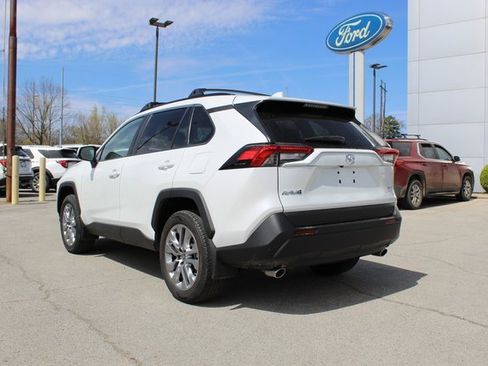 Used 2023 Toyota RAV4 XLE Premium image 3