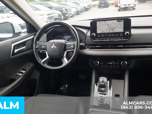 Used 2024 Mitsubishi Outlander SE FWD image 22