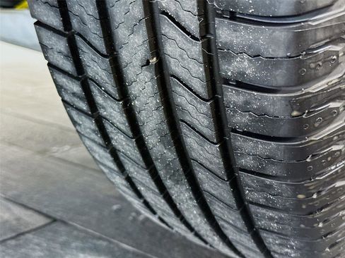 Used 2021 Chevrolet Equinox LS w/ LS Convenience Package image 32