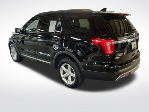 Used 2017 Ford Explorer XLT w/ Equipment Group 202A AWD/4WD image 3