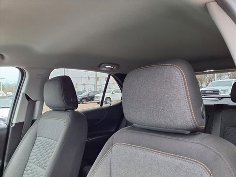 Used 2018 Chevrolet Equinox LT image 16