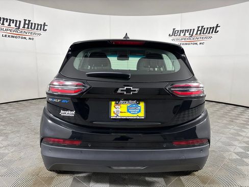 Used 2022 Chevrolet Bolt LT w/ Infotainment Package FWD image 5