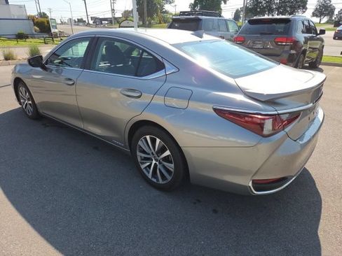 Used 2019 Lexus ES 300h w/ Accessory Package 2 FWD image 10