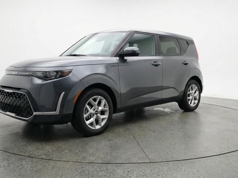 Used 2025 Kia Soul LX w/ LX Technology Package FWD image 3