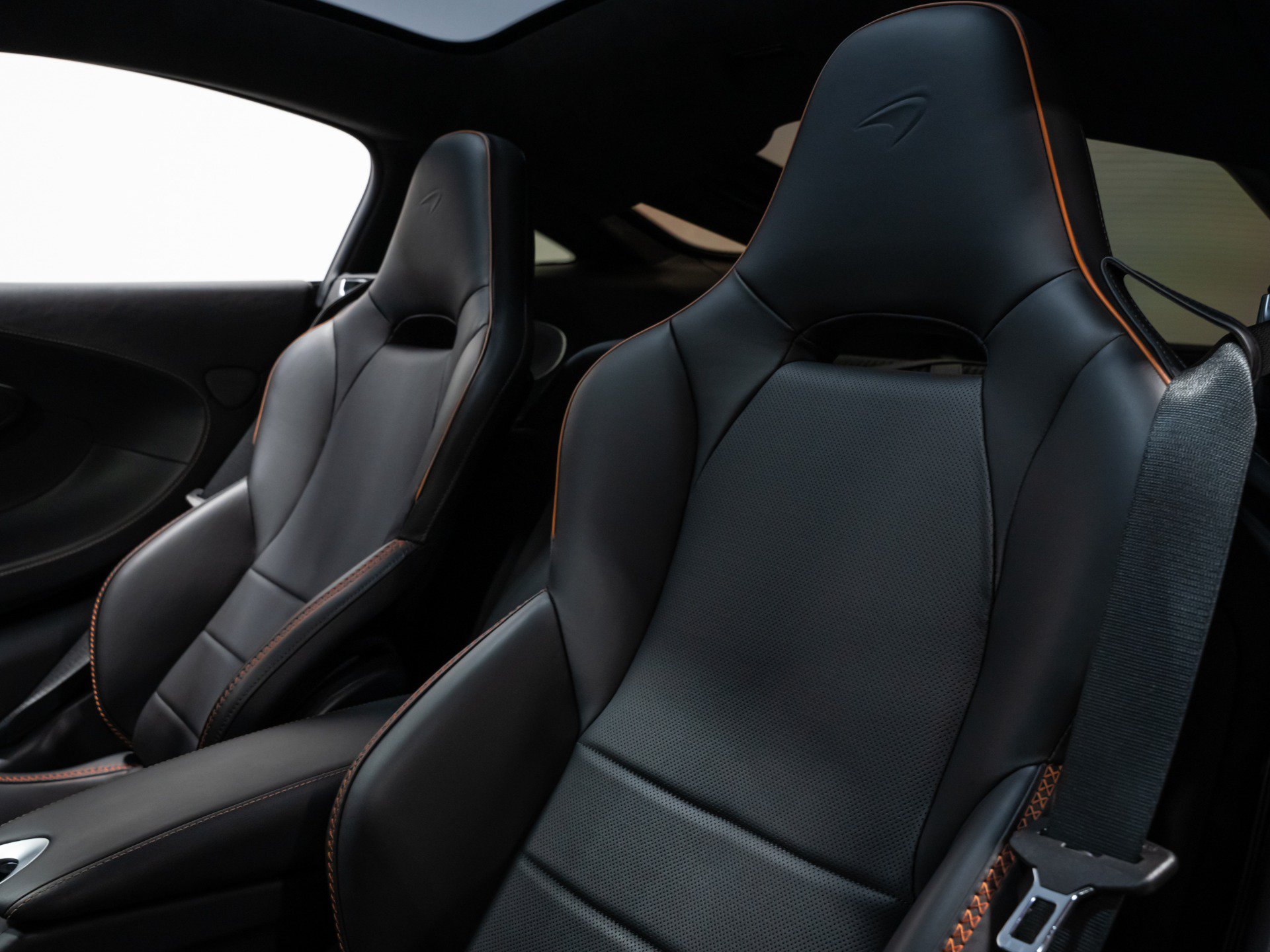 Used 2023 McLaren GT RWD image 35