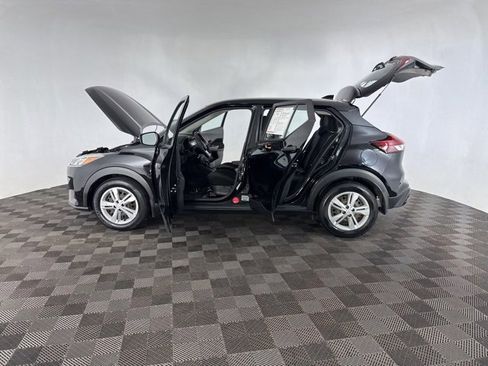 Used 2022 Nissan Kicks S image 9