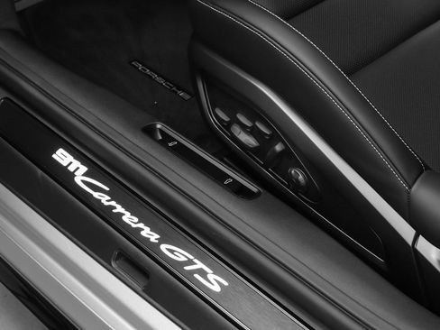 Certified 2025 Porsche 911 Carrera GTS RWD image 42