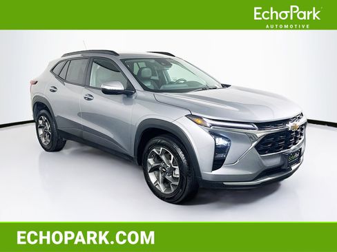 Used 2024 Chevrolet Trax LT FWD image 1
