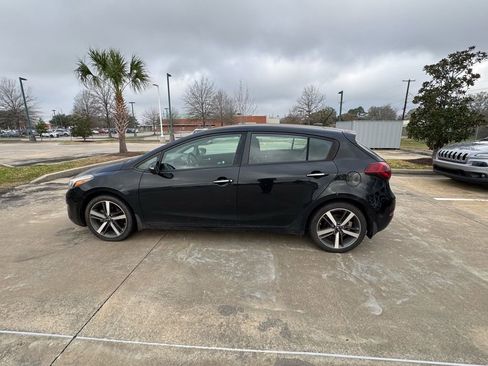 Used 2017 Kia Forte EX image 4