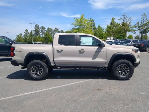 New 2026 Chevrolet Colorado ZR2 w/ Technology Package AWD/4WD image 4