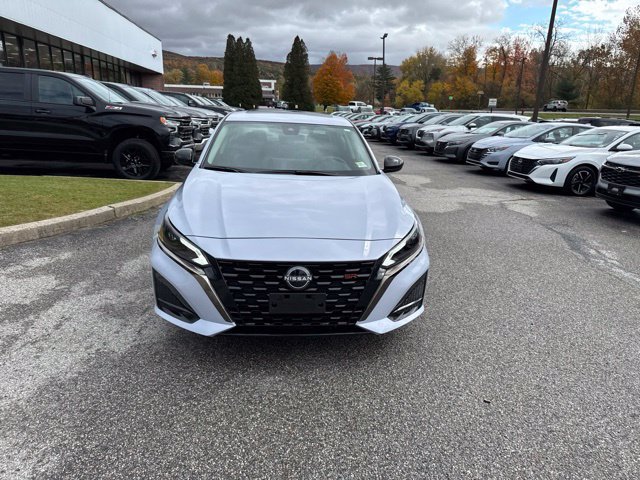 Used 2025 Nissan Altima 2.5 SR w/ SR Premium Package AWD/4WD image 7