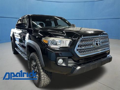 Used 2017 Toyota Tacoma TRD Off-Road AWD/4WD image 1