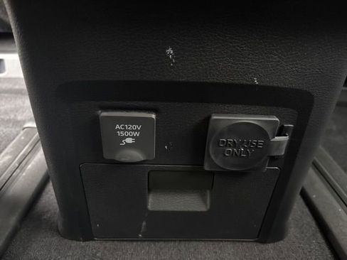 Used 2025 Toyota Sienna Platinum image 27