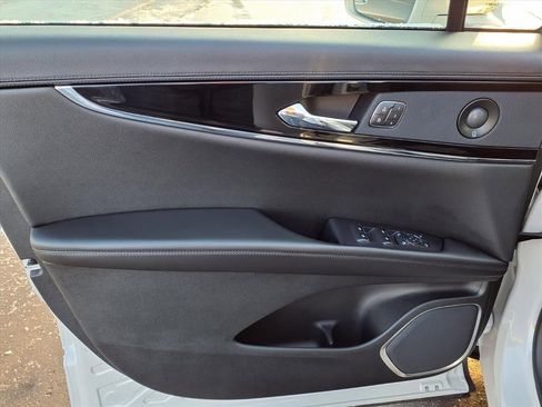 Used 2023 Lincoln Nautilus Reserve w/ Equipment Group 201A image 13