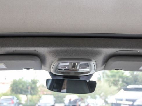 Used 2025 Volvo XC40 B5 Plus image 20