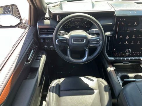 Used 2025 GMC Yukon XL Denali AWD/4WD image 15