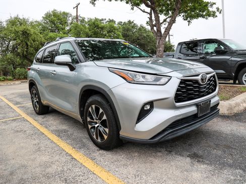 Used 2020 Toyota Highlander XLE FWD image 5