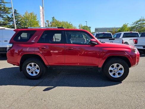 Used 2022 Toyota 4Runner SR5 AWD/4WD image 4
