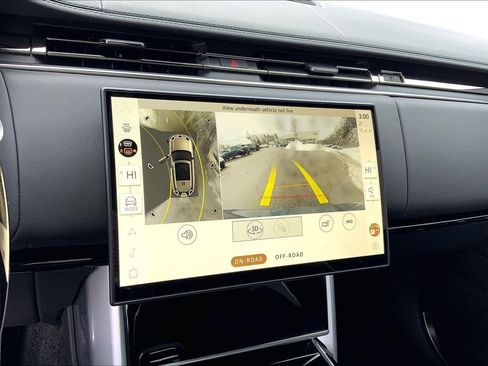 Used 2025 Land Rover Range Rover Autobiography image 27