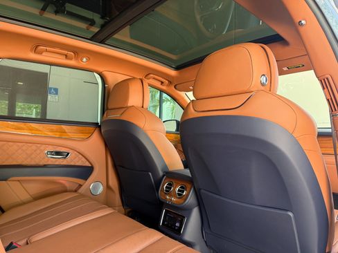 Used 2021 Bentley Bentayga image 39