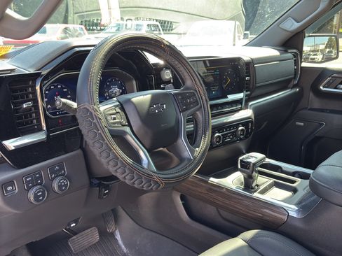 Used 2024 Chevrolet Silverado 1500 LT Trail Boss w/ Convenience Package II AWD/4WD image 11