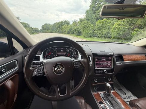 Used 2012 Volkswagen Touareg TDI AWD/4WD image 13