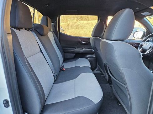 Used 2023 Toyota Tacoma TRD Off-Road w/ Technology Package image 15