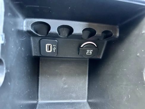 Used 2019 Jeep Cherokee Limited FWD image 27