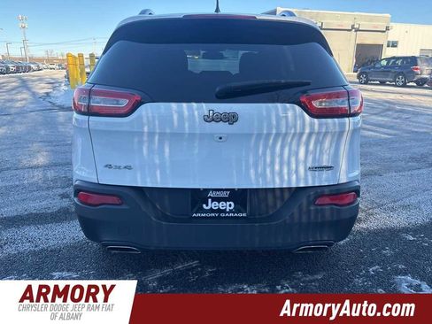 Used 2017 Jeep Cherokee Latitude image 5