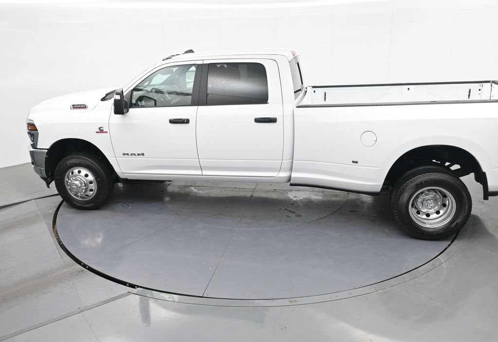 New 2026 RAM 3500 Big Horn AWD/4WD image 30
